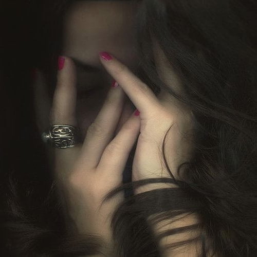hidden face girl 