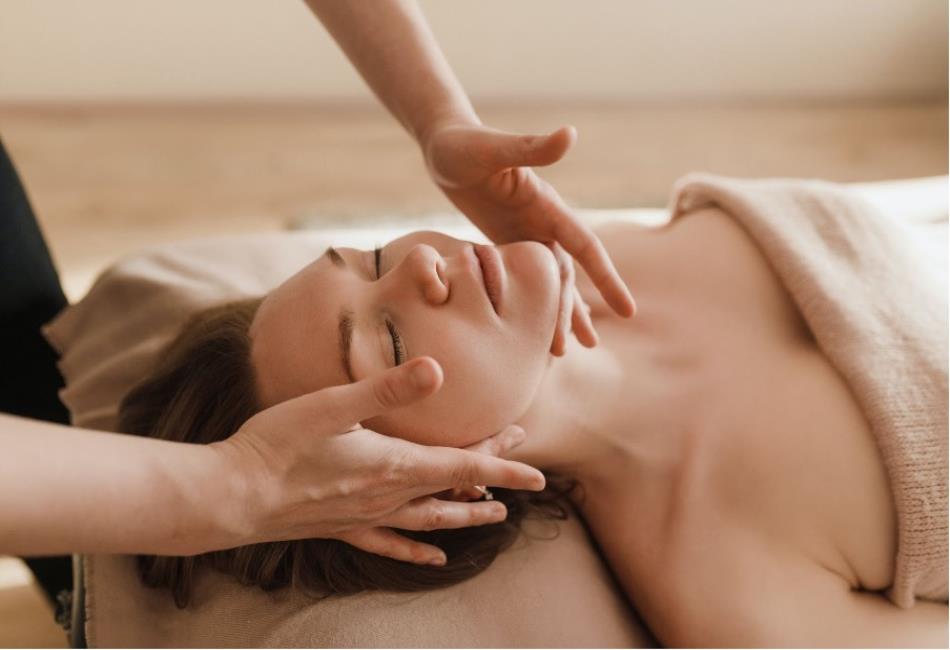 Time-saving relaxation: Massage on-site fits your busy schedule 1 Massage