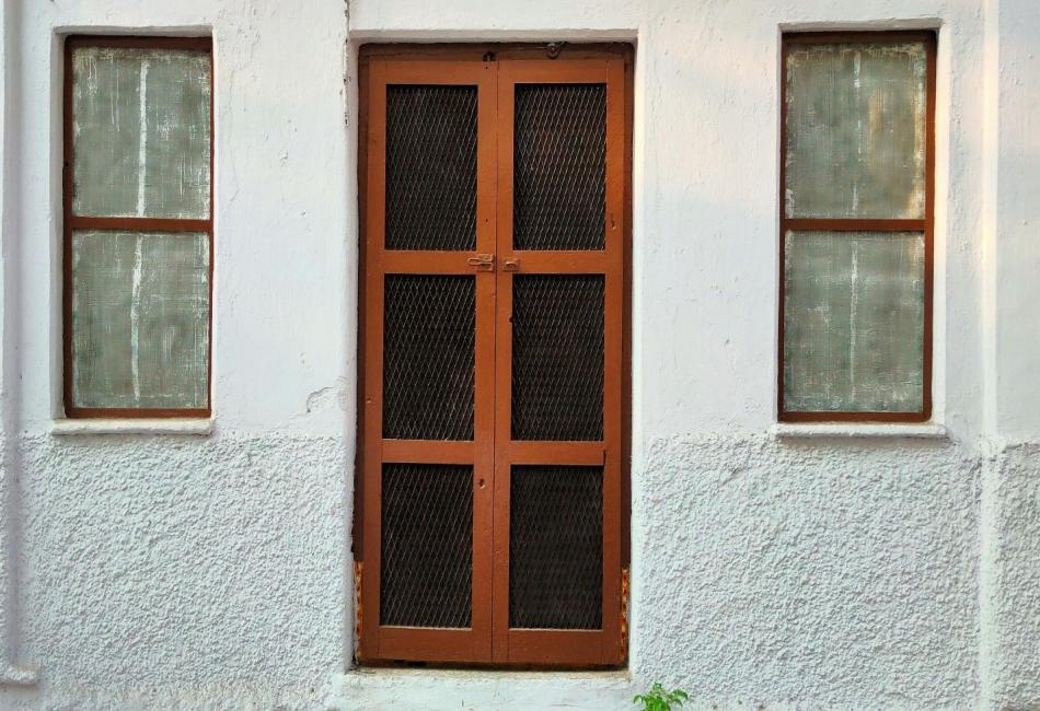 Whats the Smartest Way to Keep Bugs Out While Letting Fresh Air In1
