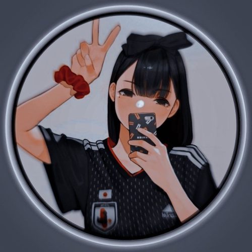 girl in black t shirt